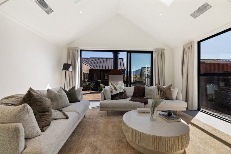 Photo of property in 28 Cunninghams Drive, Jacks Point, Queenstown, 9371