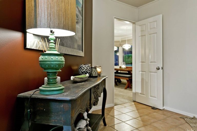 Photo of property in 8 Almond Grove, Greenhithe, Auckland, 0632