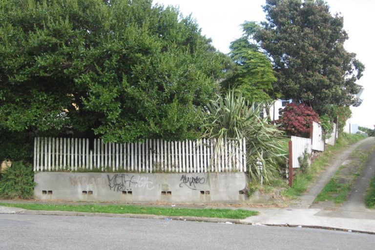 Photo of property in 8 Berkshire Grove, Cannons Creek, Porirua, 5024