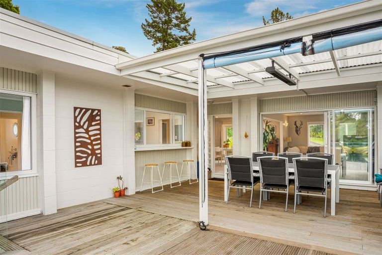 Photo of property in 1040 Scenic Drive North, Swanson, Auckland, 0816