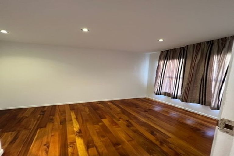 Photo of property in 2/180 Archers Road, Glenfield, Auckland, 0629