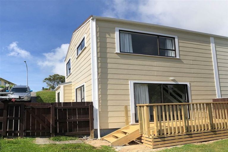 Photo of property in 33b Sunhaven Drive, Newlands, Wellington, 6037