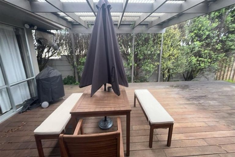 Photo of property in 9 Quibray Place, Botany Downs, Auckland, 2010