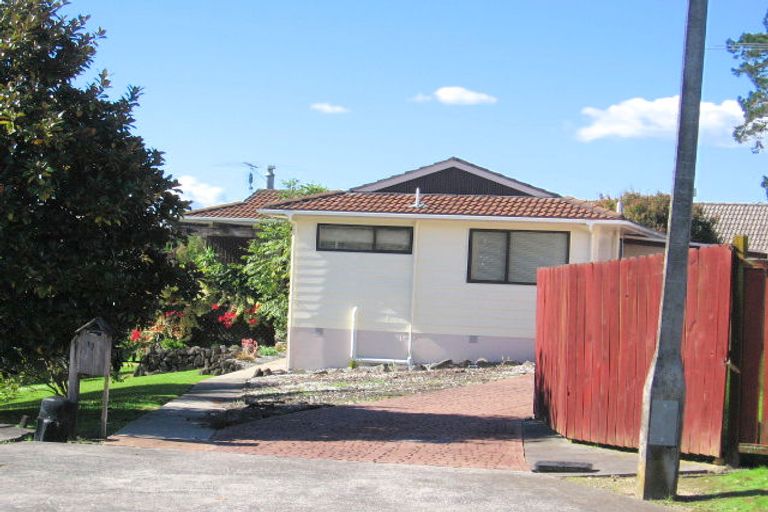 Photo of property in 11 Panzic Place, Glen Eden, Auckland, 0602