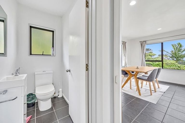 Photo of property in 364a Glenfield Road, Glenfield, Auckland, 0629