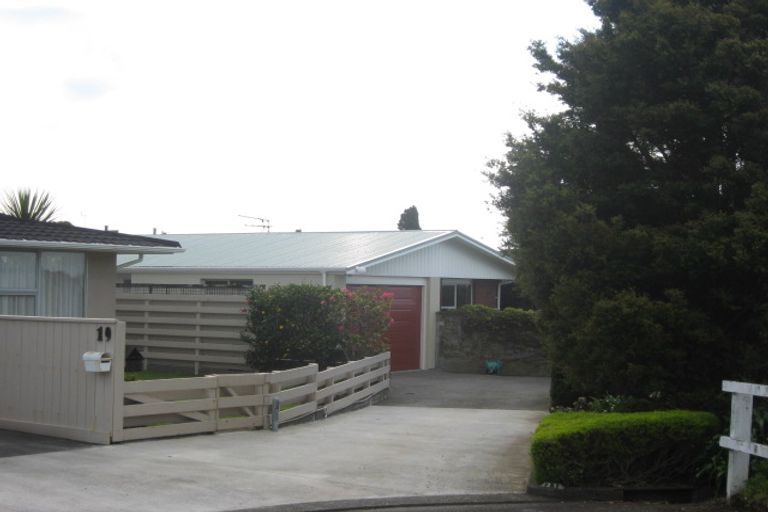 Photo of property in 21 Hoyle Place, New Plymouth, 4310