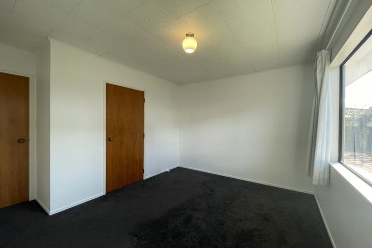 Photo of property in 1/94 Roberts Road, Te Atatu South, Auckland, 0610