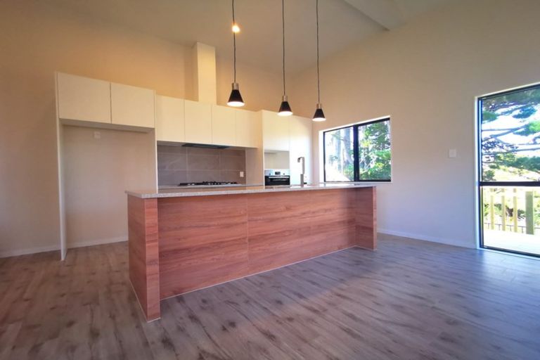 Photo of property in 2 Tarara Lane, Kumeu, 0810