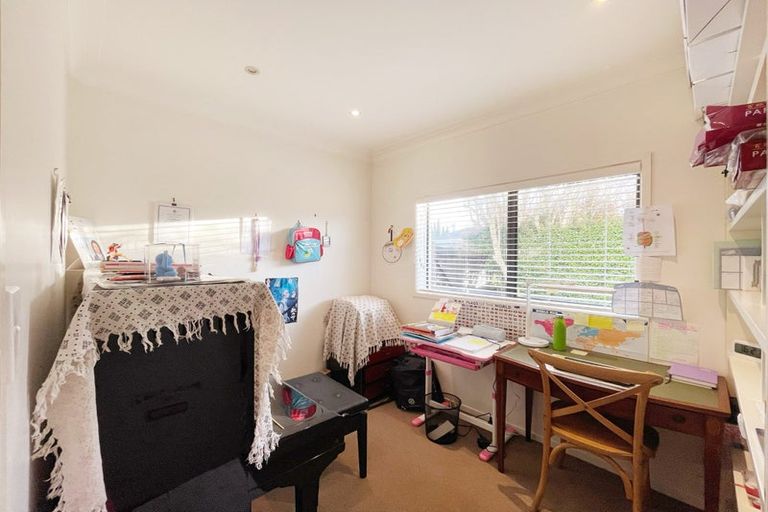 Photo of property in 78 Onewa Road, Northcote Point, Auckland, 0627