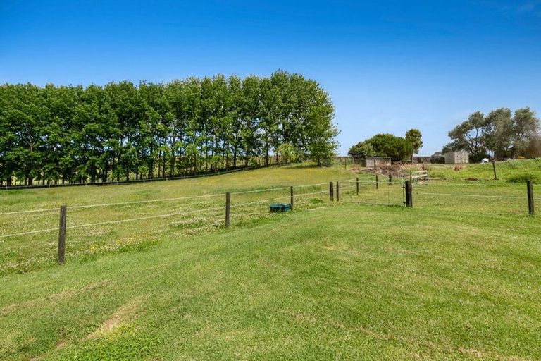 Photo of property in 47 Crosland Road, South Head, Helensville, 0874