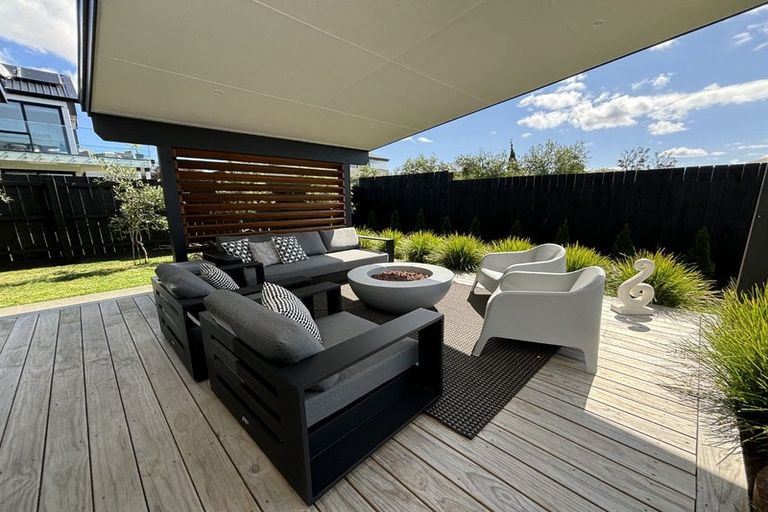 Photo of property in 16 Mutetai Road, Clarks Beach, 2122