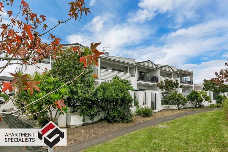 Photo of property in 7e/60 Masons Road, Oteha, Auckland, 0632