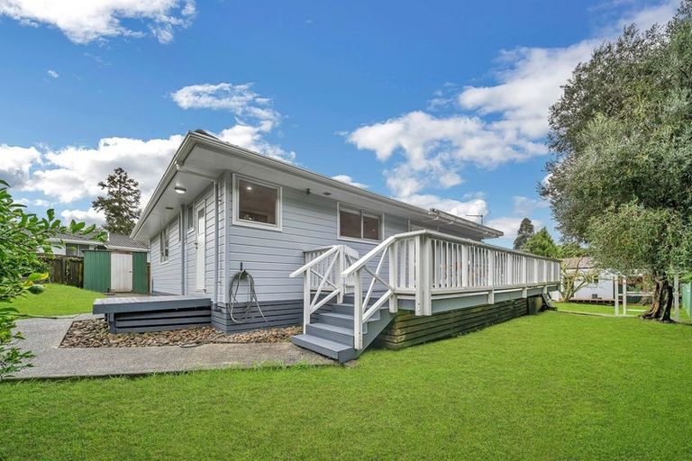 Photo of property in 9 Serwayne Place, Sunnyvale, Auckland, 0612