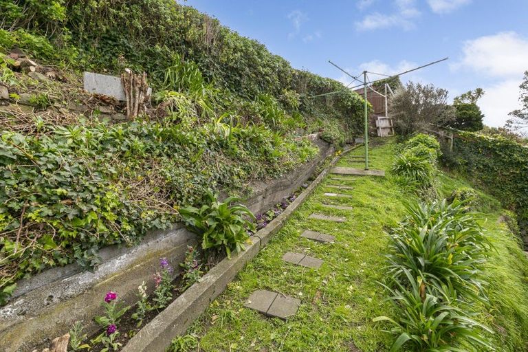 Photo of property in 2/15 Sutherland Crescent, Melrose, Wellington, 6023