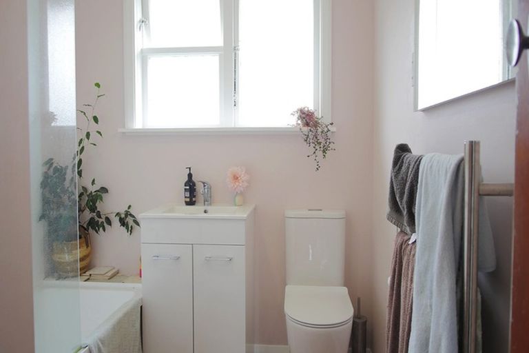 Photo of property in 7 Bristol Crescent, Roslyn, Palmerston North, 4414