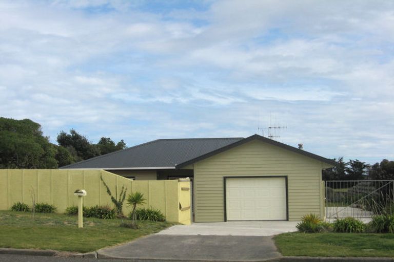 Photo of property in 23 Kahukura Avenue, Waitarere Beach, Levin, 5510