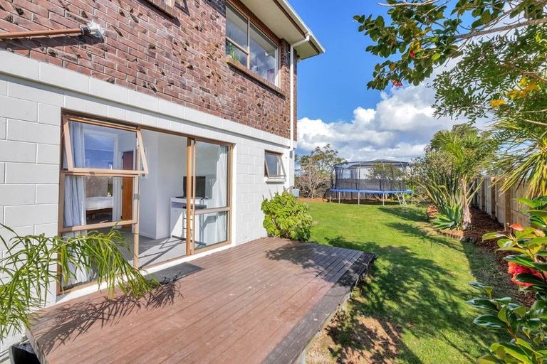 Photo of property in 2/14 Thelma Crescent, Torbay, Auckland, 0630