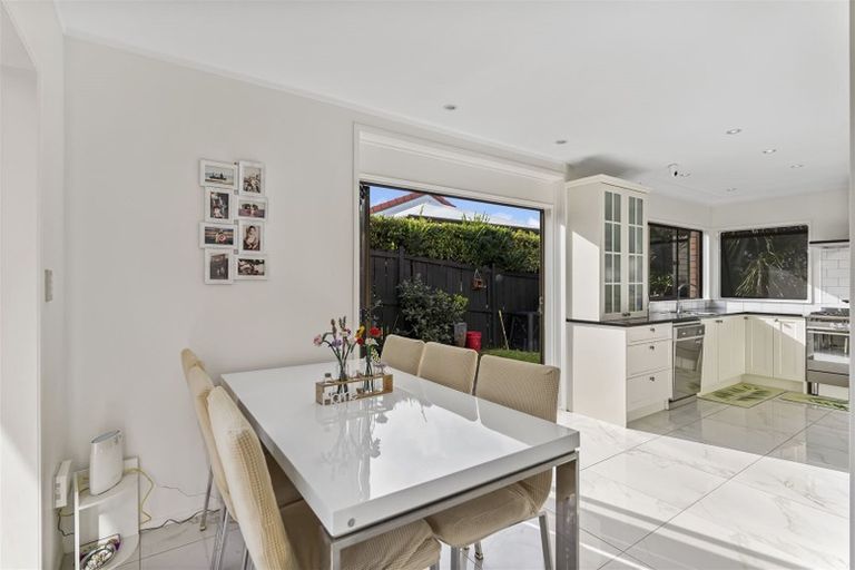 Photo of property in 3 Citation Way, Botany Downs, Auckland, 2010