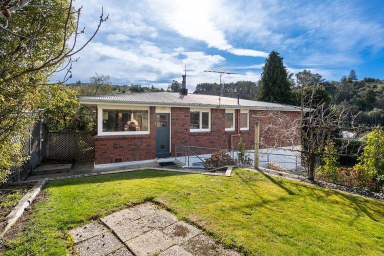 Photo of property in 18 Colquhoun Street, Glenross, Dunedin, 9011