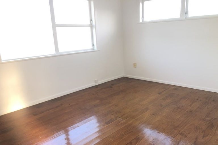 Photo of property in 1/13 Heather Place, Sunnynook, Auckland, 0620