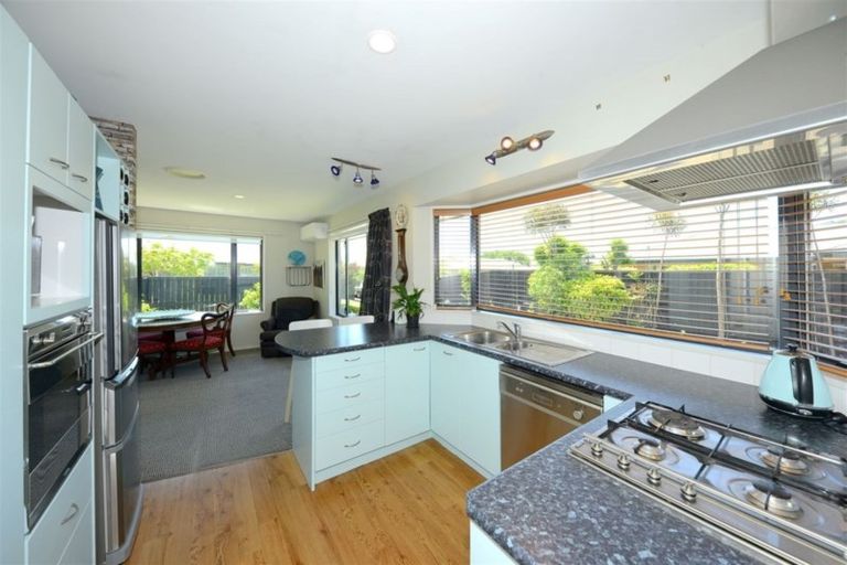 Photo of property in 6 Hamlet Lane, Heathcote Valley, Christchurch, 8022