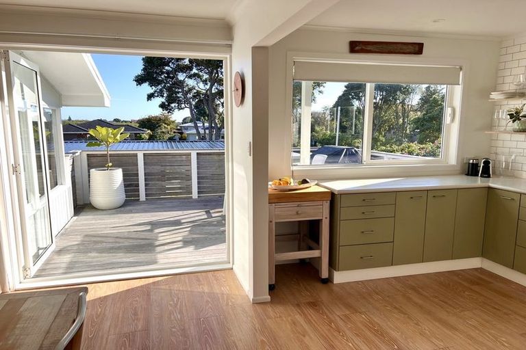 Photo of property in 2 Lindale Grove, Waikanae Beach, Waikanae, 5036