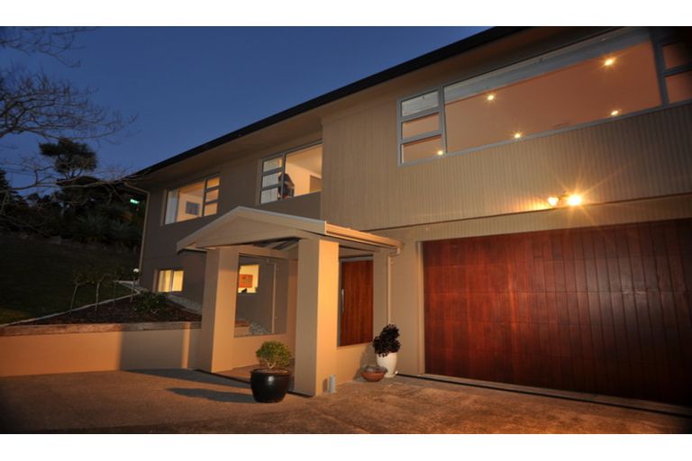 Photo of property in 1 Pluto Place, Beach Haven, Auckland, 0626