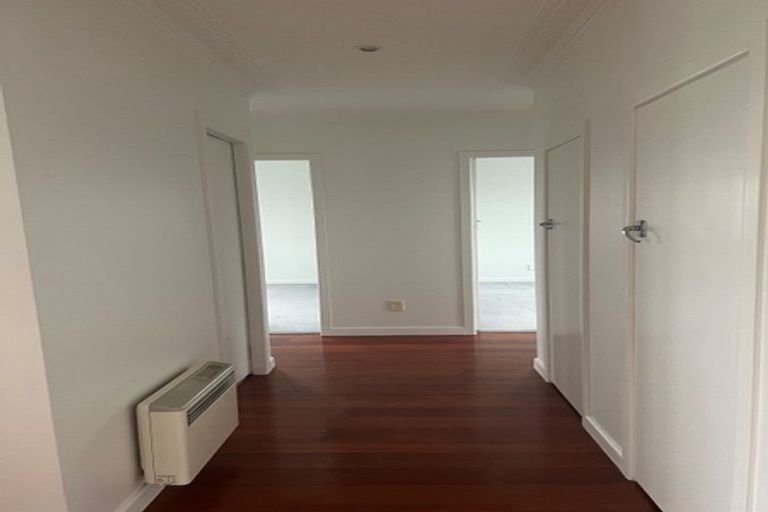 Photo of property in 1/116 Sandspit Road, Shelly Park, Auckland, 2014