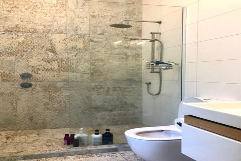 Photo of property in 19 Huapai Street, Onehunga, Auckland, 1061