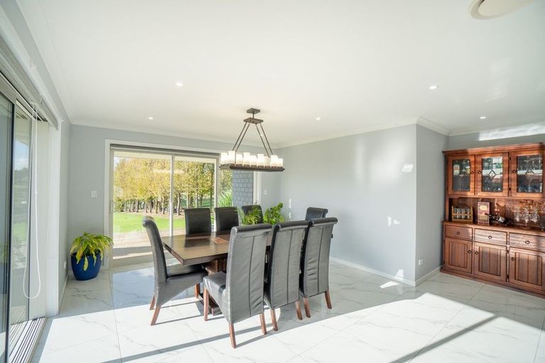 Photo of property in 2 Tutakarae Road, Kelvin Grove, Palmerston North, 4470