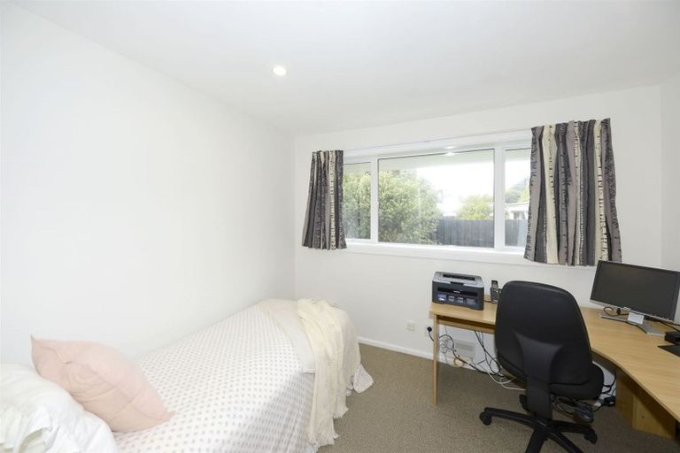 Photo of property in 23 Burnside Crescent, Burnside, Christchurch, 8053