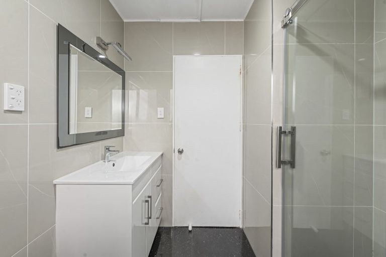 Photo of property in 2/11 Overton Road, Papatoetoe, Auckland, 2025