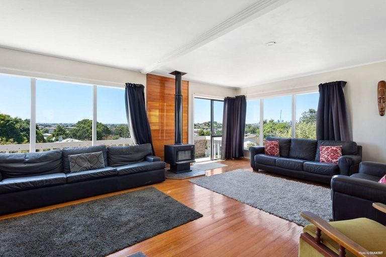 Photo of property in 54 Potter Avenue, Northcote, Auckland, 0627