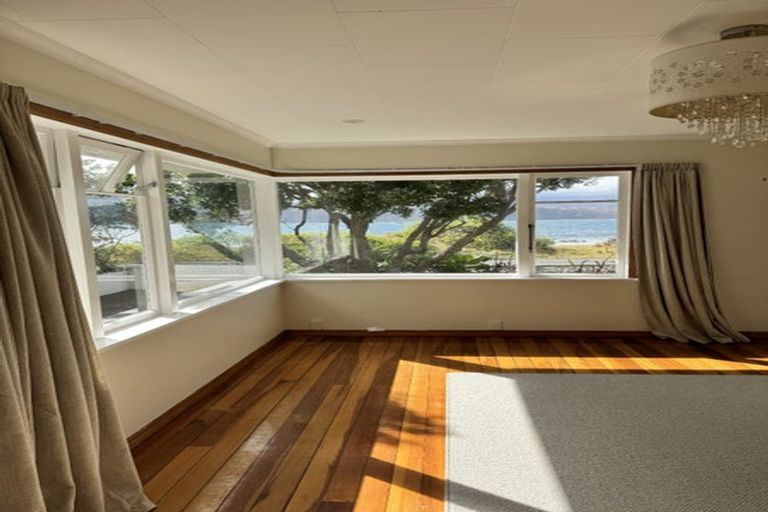 Photo of property in 190 Breaker Bay Road, Breaker Bay, Wellington, 6022