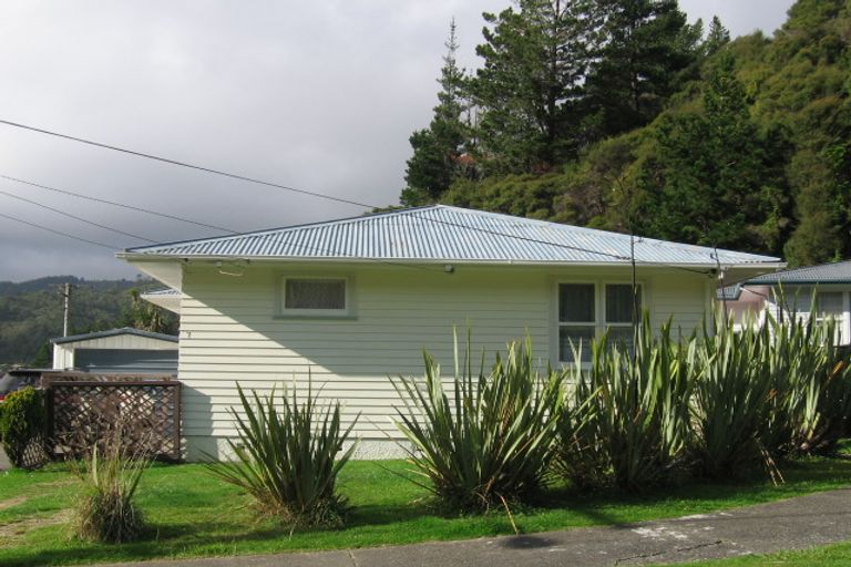 Photo of property in 7 Shackleton Grove, Stokes Valley, Lower Hutt, 5019