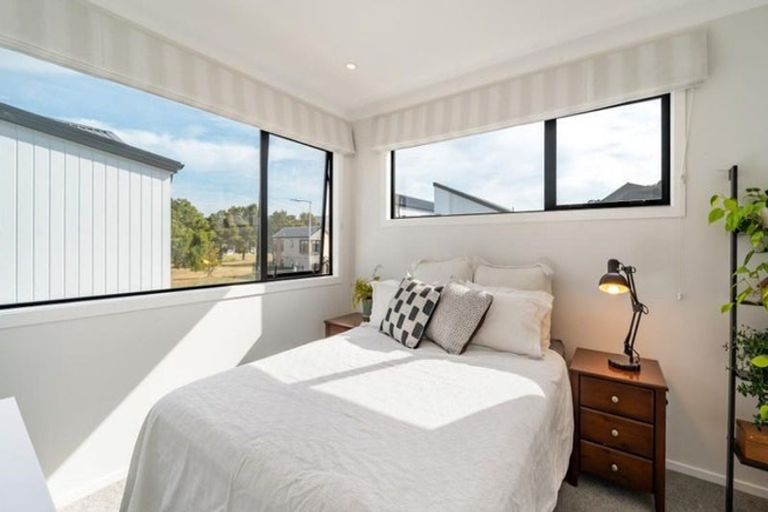 Photo of property in 5 Gloaming Lane, Wallaceville, Upper Hutt, 5018