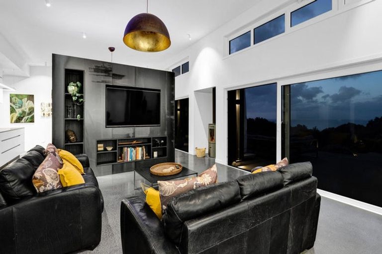 Photo of property in Tapuae, 21 Washer Road, Omata, New Plymouth, 4374