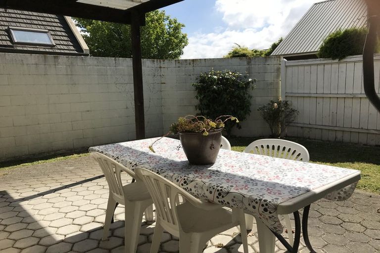 Photo of property in 1/271 Memorial Avenue, Burnside, Christchurch, 8053