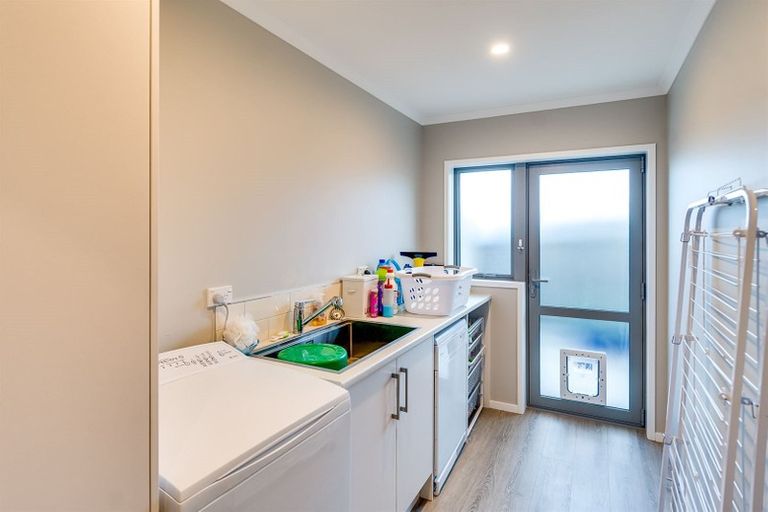 Photo of property in 2 Benmore Place, Poraiti, Napier, 4112