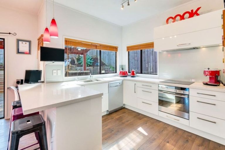 Photo of property in 1/65 Nigel Road, Browns Bay, Auckland, 0630