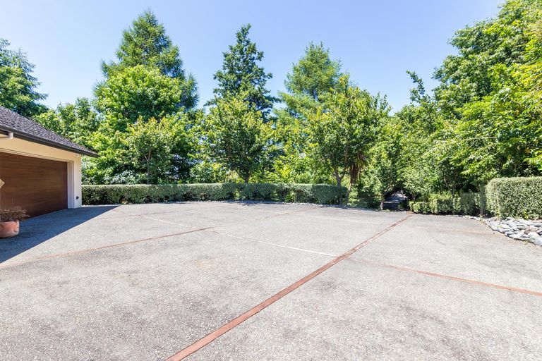 Photo of property in 5 Cameron Drive, Acacia Bay, Taupo, 3385