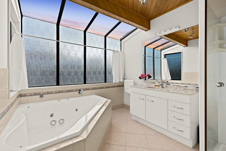 Photo of property in 16 Renoir Street, West Harbour, Auckland, 0618