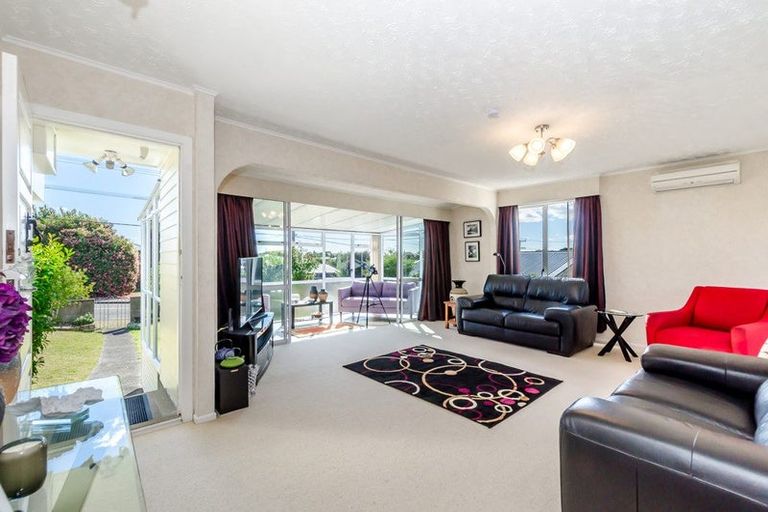 Photo of property in 22 Gray Avenue, Paraparaumu Beach, Paraparaumu, 5032