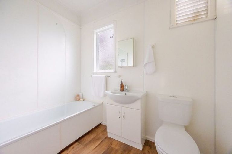 Photo of property in 13 Logan Avenue, Marewa, Napier, 4110
