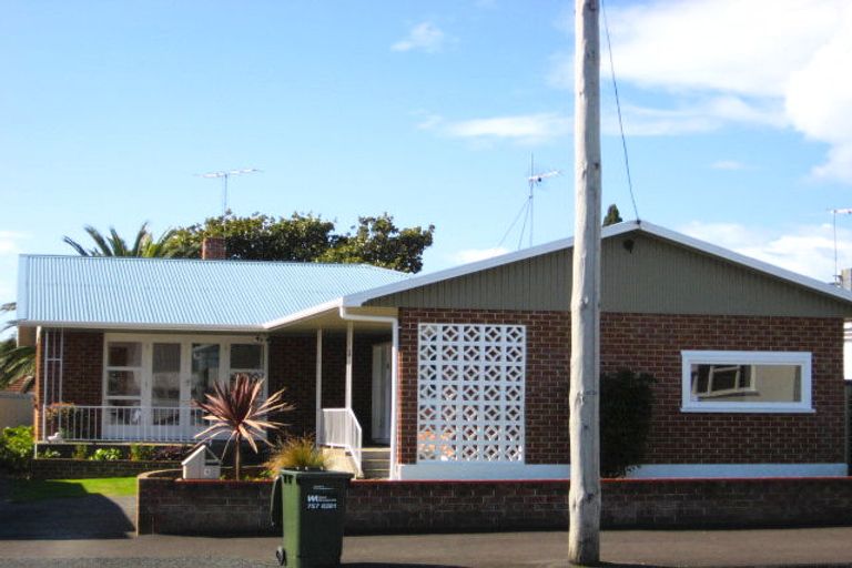 Photo of property in 1 Maratahu Street, Westown, New Plymouth, 4310