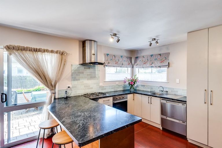 Photo of property in 208 Caroline Place, Mayfair, Hastings, 4122