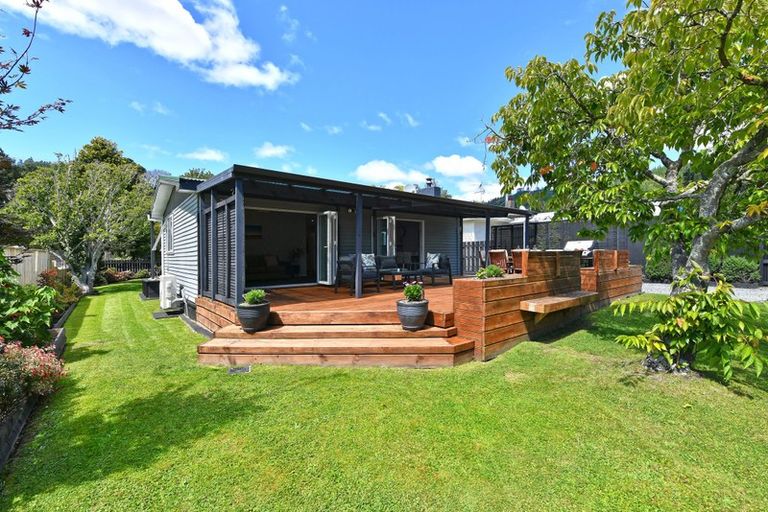 Photo of property in 4 Pinehaven Road, Pinehaven, Upper Hutt, 5019