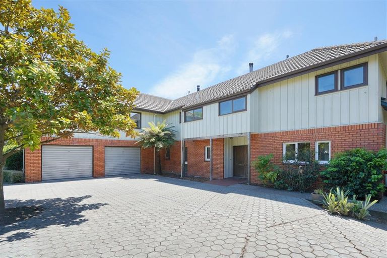 Photo of property in 70b Avonhead Road, Avonhead, Christchurch, 8042