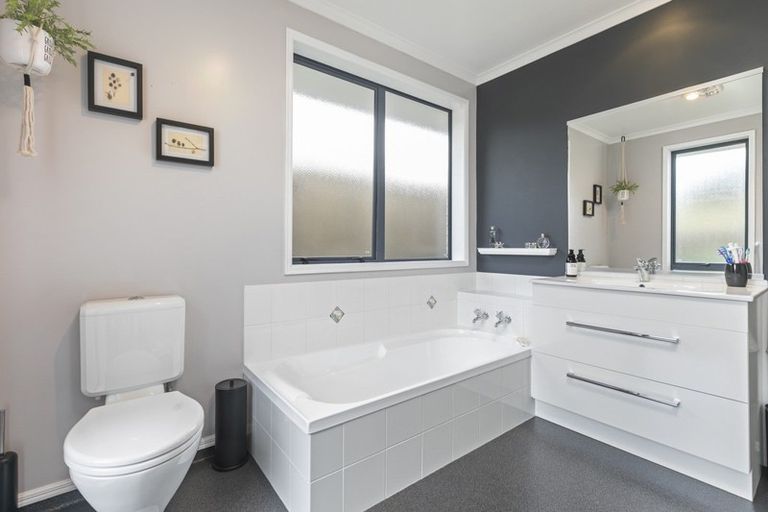 Photo of property in 82 Sterling Gate Drive, Bethlehem, Tauranga, 3110