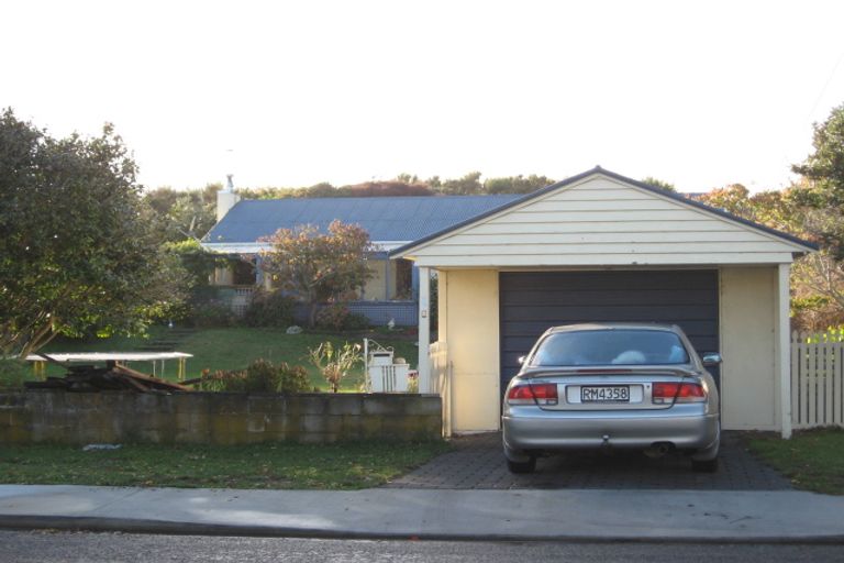 Photo of property in 102 Alexander Road, Raumati Beach, Paraparaumu, 5032